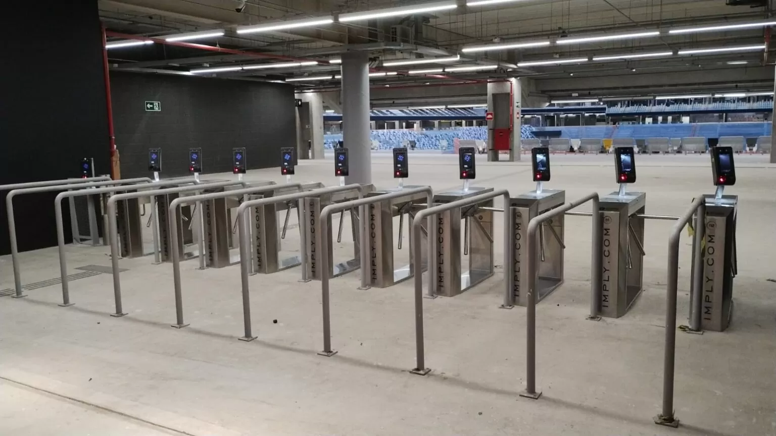 Várias catracas de reconhecimento facil