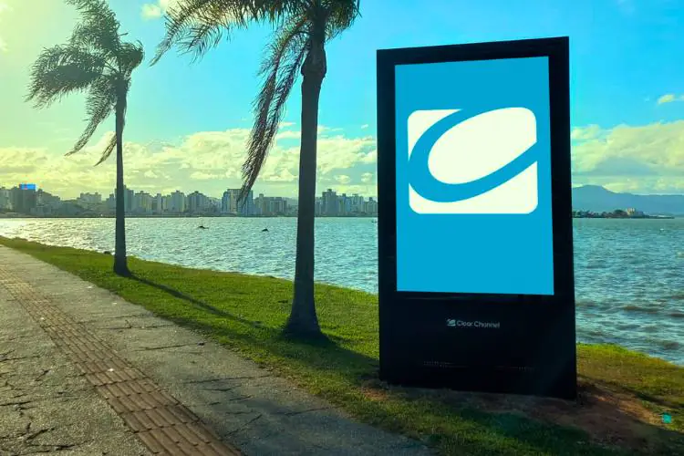 Cidades inteligentes e painéis LED: a integração de displays para comunicação visual e gestão urbana
