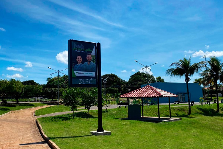 Relógio de Rua Imply® instalado na cidade de Bom Jardim do Goiás, pelo Sicoob Credi-Rural