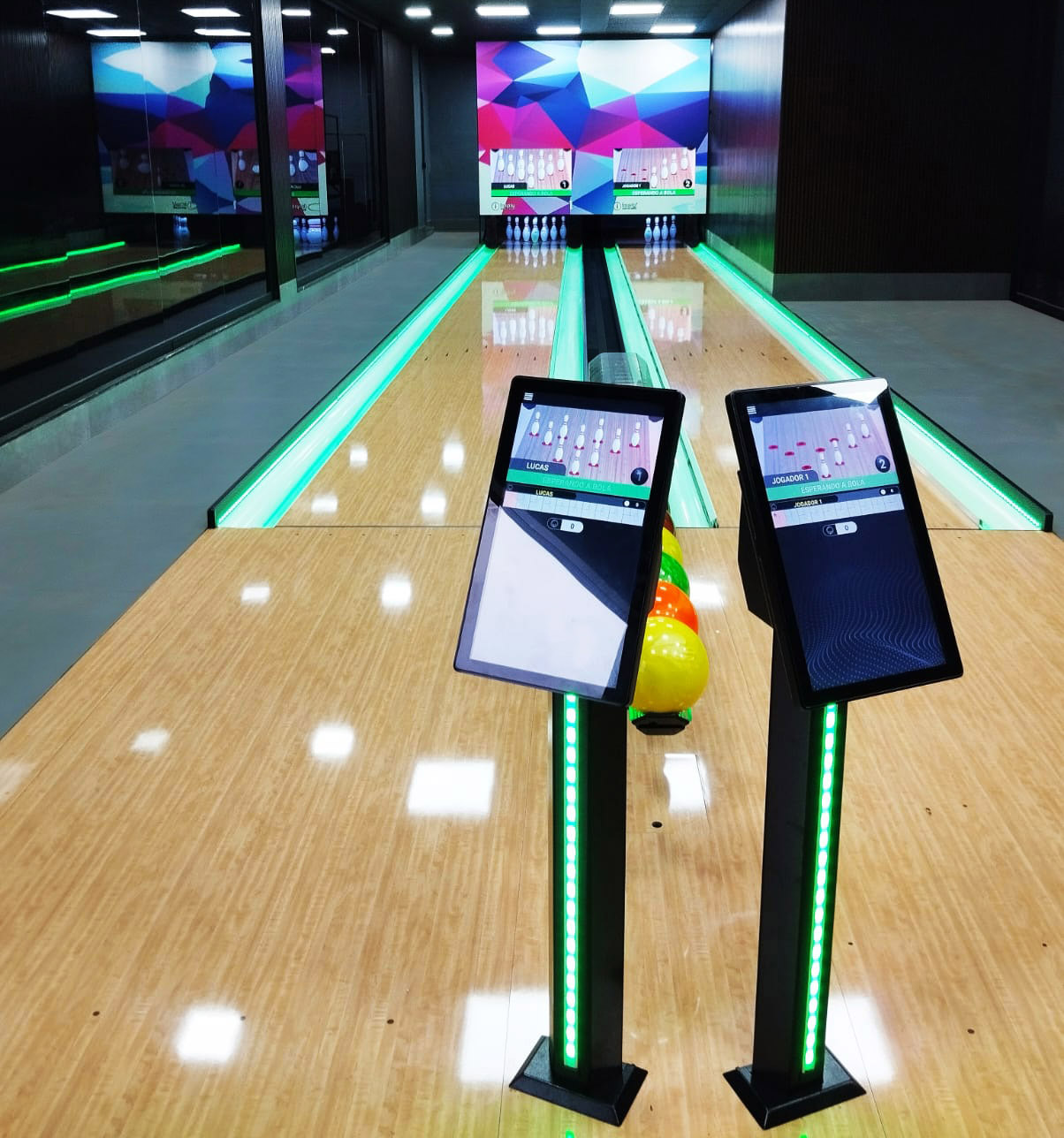 Uma pista de boliche residencial com o Lucas Neto