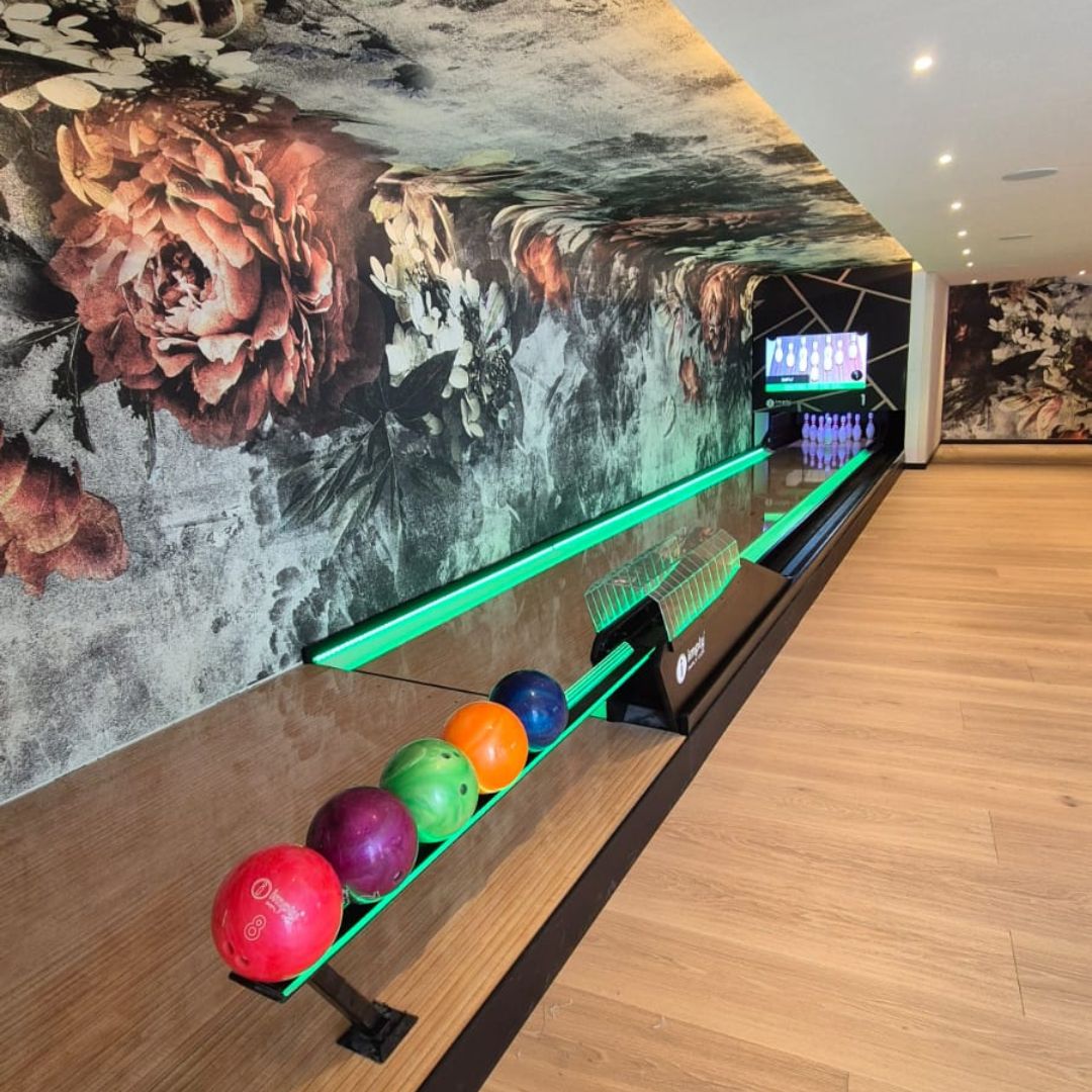 Uma pista de boliche residencial com o Lucas Neto