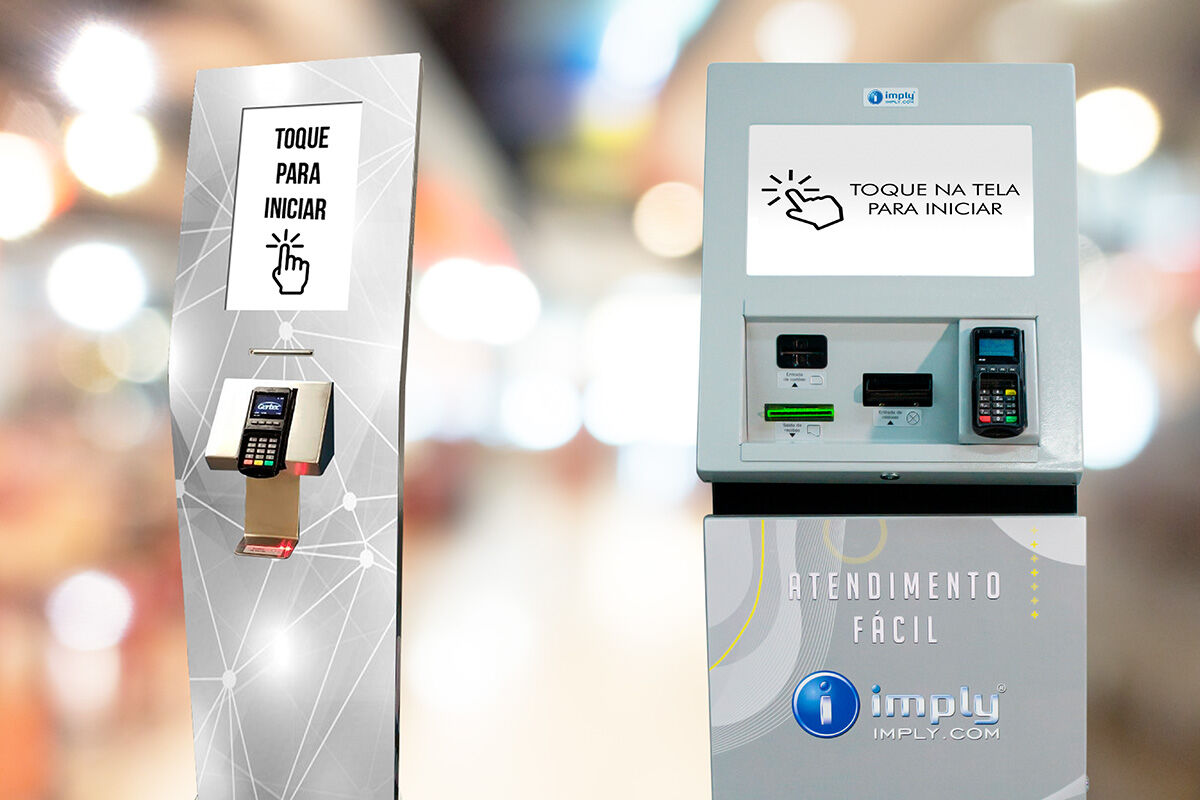 Terminal de autoatendimento com instruções de uso.